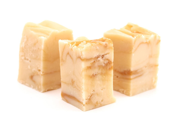 Wirujące masło orzechowe Fudge Izolowane na białym tle - Zdjęcie, obraz