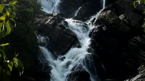 Водопад Лазаро недалеко от города Пиренос, Бразилия - Кадры, видео