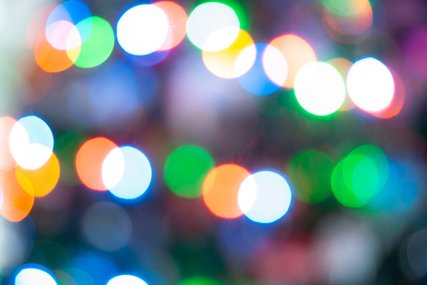 Αφηρημένα χρώματα μοτίβο, χριστουγεννιάτικα φώτα πολύχρωμο bokeh defocused αφηρημένο μοτίβο. - Φωτογραφία, εικόνα
