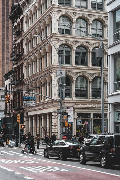 Historic architecture along Broadway in Soho, Manhattan, New York City - Foto, Bild