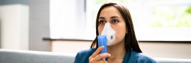 Asthma Patient Breathing Using Oxygen Mask And COPD Nebulizer - Foto, afbeelding