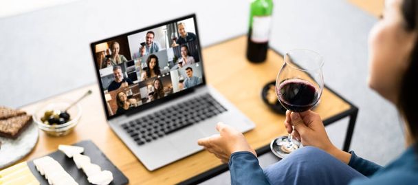 Virtual Wine Tasting Dinner Event Online Using Laptop - Foto, Imagem