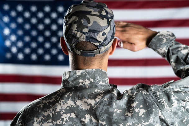 US Army Military Soldier Veteran Against Flag - Foto, Imagen