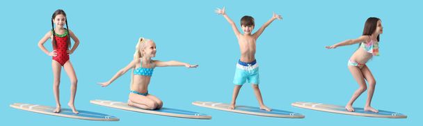 Милі маленькі діти з дошками для серфінгу на кольоровому фоні
 - Фото, зображення