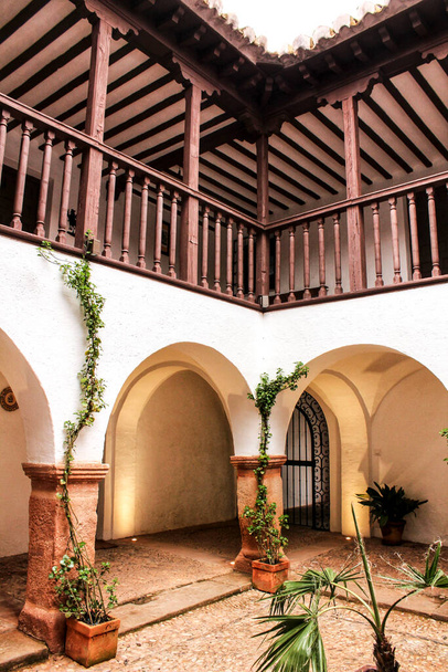 Patio de una casa típica en Villanueva de los Infantes, Castilla la Mancha, España - Foto, imagen