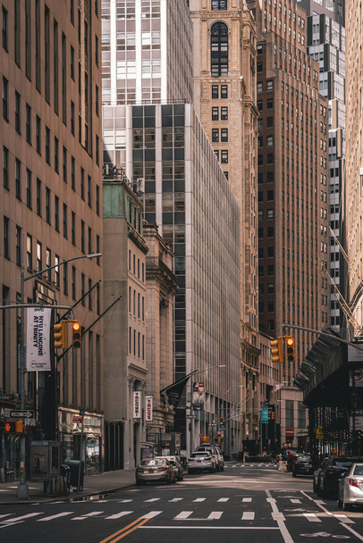A city street with tall buildings, Financial District, Manhattan, New York - Foto, afbeelding