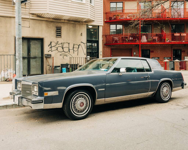 Vintage Cadillac in Greenpoint, Brooklyn, New York City - Фото, зображення