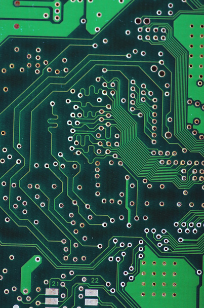 Зеленая компьютерная плата с чипами и компонентами
.  - Фото, изображение
