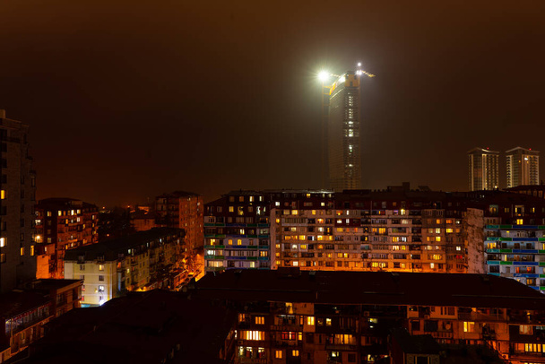 Вид на нічне місто, сяють вогні
 - Фото, зображення