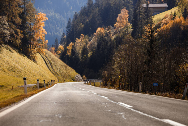 beautiful landscape. mountain road - road in the mountains of austria. autum - Photo, image