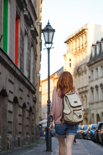 a girl walks through the streets of an old European cit - Foto, Imagem