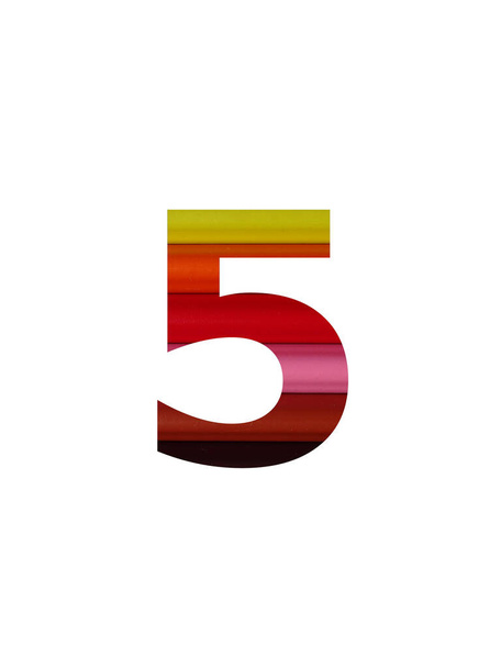 número 5 del alfabeto hecho con lápiz de colores, en amarillo, naranja, rojo, rosa, marrón - Foto, imagen