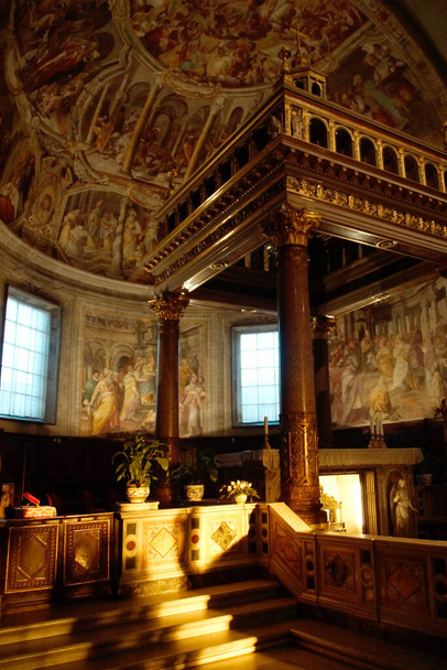 Řím (Itálie). Hlavní oltář baziliky San Pietro ve Vincoli ve městě Římě - Fotografie, Obrázek