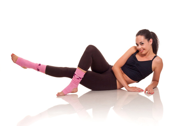 Foto de una joven haciendo ejercicios de fitness
 - Foto, imagen