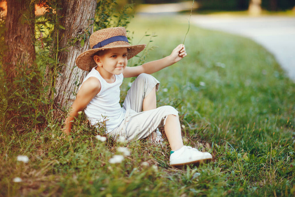 Cute little boy in a hat spend time in a summer park - Foto, Imagem