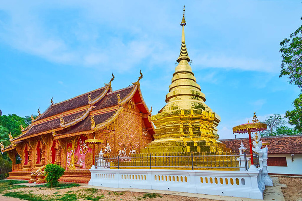 Panorama with golden chedi and viharn of Wat Phrao (Wat Lum) family temple of Wat Phra That Lampang Luang, Lampang, Thailand - Fotoğraf, Görsel