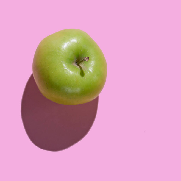 Fresh Green Apple isolated on pink background - Фото, изображение