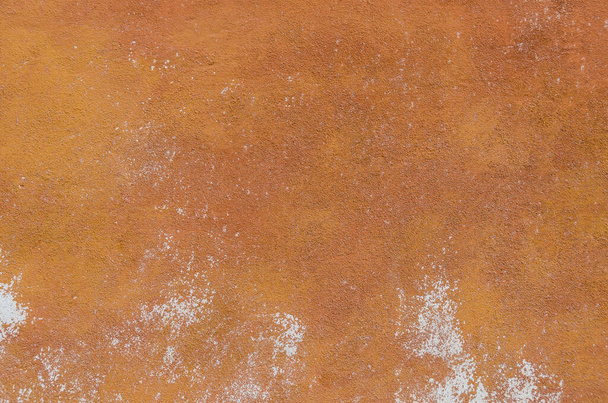 Grobe Oberfläche mit Terrakottafarbe lackiert mit leichten Kratzern und Unvollkommenheiten ohne Farbe - Foto, Bild