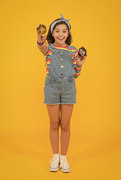 Little girl sweet cupcakes muffin food, healthy diet concept - Φωτογραφία, εικόνα