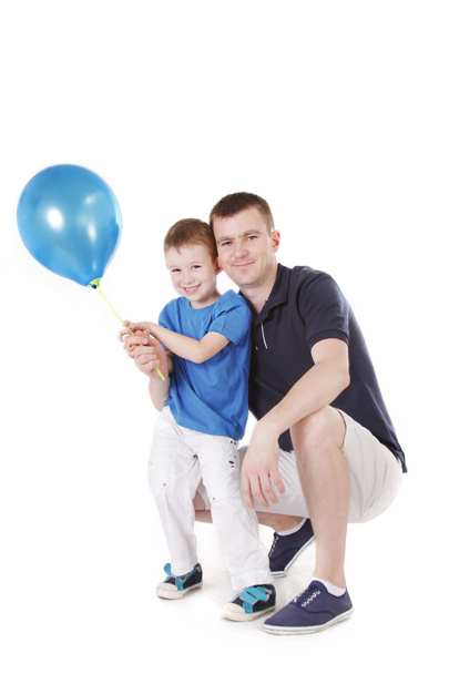 Onnellinen isä ja poika sininen ilmapallo
 - Valokuva, kuva