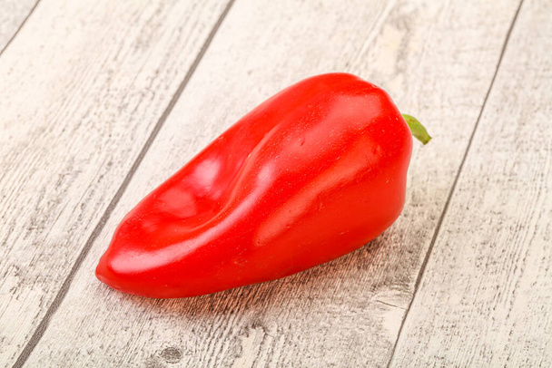 Изолированный сладкий красный перец - Фото, изображение