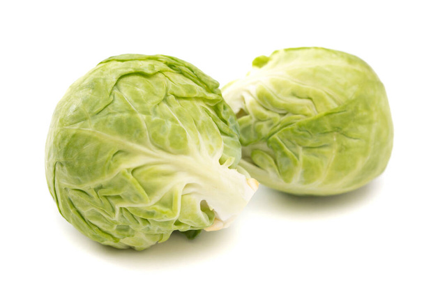 Brussel Sprouts izolowane na białym tle - Zdjęcie, obraz