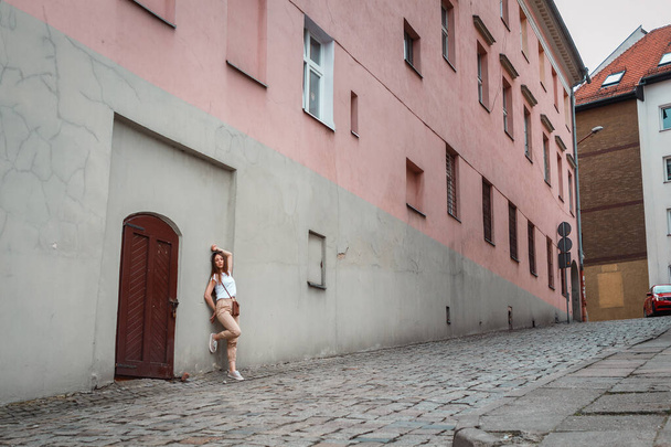 beautiful girl on the streets of the ancient Polish city spring - Valokuva, kuva