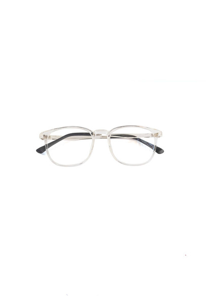 Elszigetelő szemüveg fehér háttérrel. Négyzet szemüveg keret átlátszó fehér a képen elölről egy fehér backgroun - Fotó, kép
