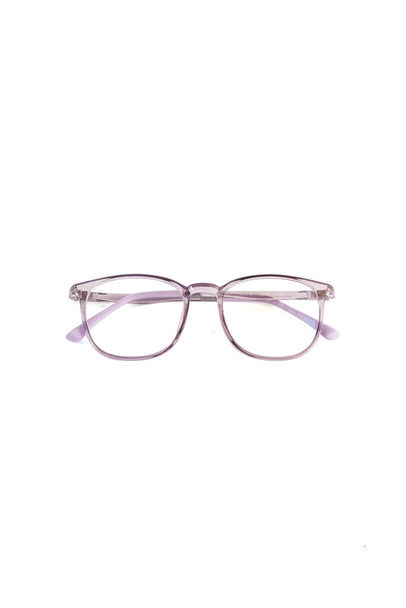 izolációs szemüveg fehér hátterben.Átlátszó lila négyzet szemüveg keretek a fotón elölről szemben egy fehér backgroun - Fotó, kép