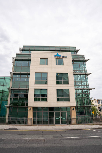 Dublin City, Dublin, Írország 2021. június 28., KBC Bank központi irodája Írország - Fotó, kép
