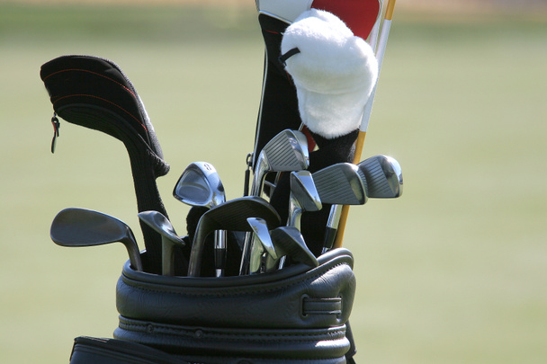 golf çantası ve golf sopaları. - Fotoğraf, Görsel