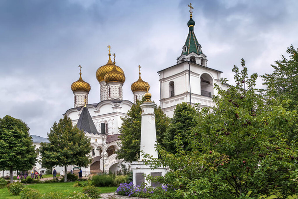 Katedrála a zvonice Trojice v klášteře Ipatiev, Kostroma, Rusko - Fotografie, Obrázek