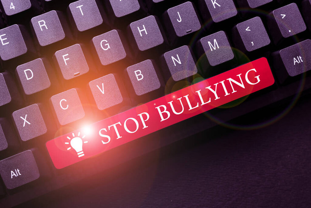 Escribir mostrando texto Stop Bullying. Enfoque empresarial expresando su campaña contra la violencia hacia las víctimas Escribir una muestra del acuerdo de empleo, transcribir un programa de entrevistas en línea Audio - Foto, Imagen