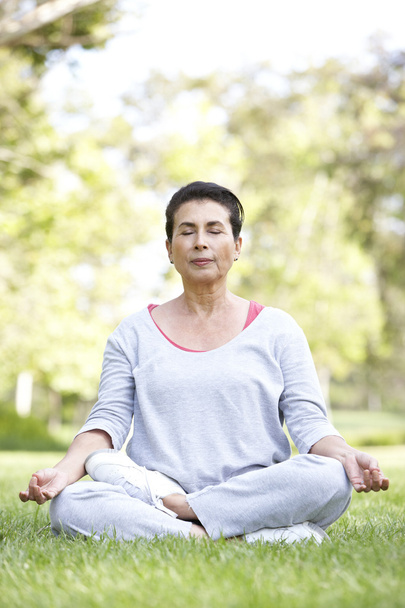 Senior Woman Doing Yoga In Park - Foto, immagini