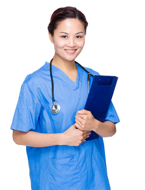 Female doctor with folder - Foto, afbeelding
