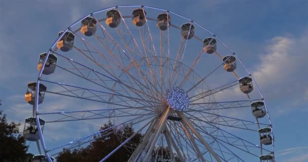  Ferris wheel in action againts a blue sky. - Footage, Video
