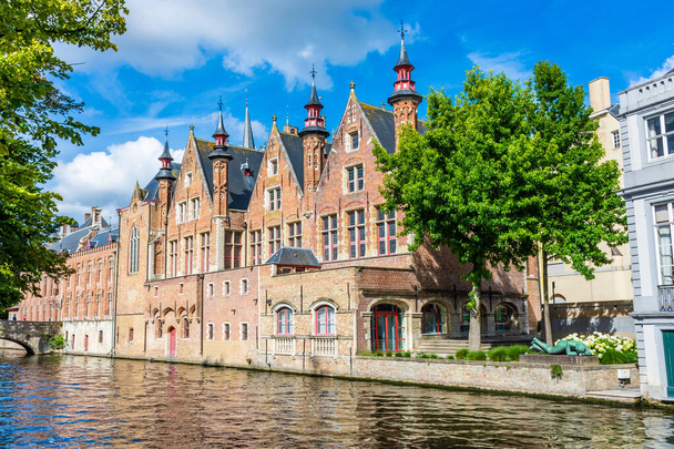 BRUGES, BELGIUM, 21 JULY 2020: Canal in the historic center - Zdjęcie, obraz