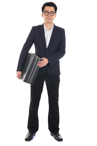 Asian businessman with a suitcase - Foto, afbeelding