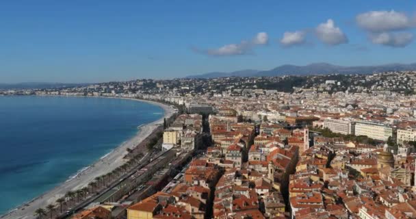 Nice, departement Alpes Maritimes, Provence, Côte d 'Azur, Frankrijk. De Promenade des Anglais. Panorama van Nice vanaf Colline du Chateau - Video