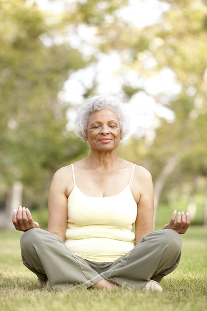 Senior Woman Doing Yoga In Park - Foto, Bild