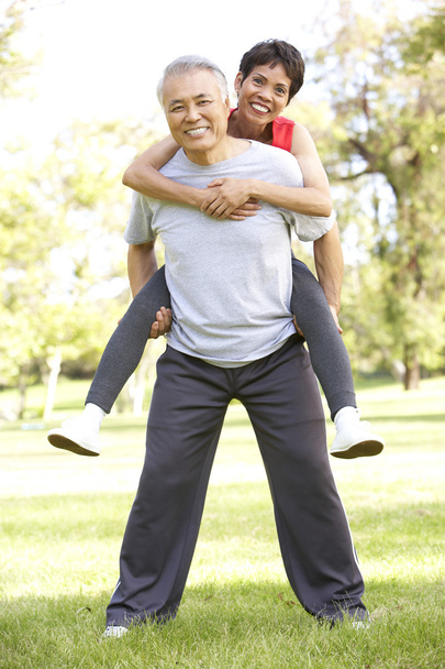 Senior Couple Working Out In Park - Foto, Imagen