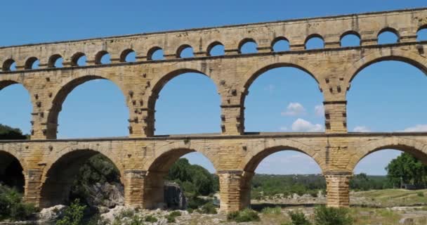 Puente Romano Pont du Gard y el río Gardon, Resmoulins, Gard, Occitanie, Francia - Metraje, vídeo