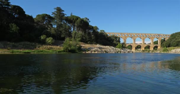 Pont du Gard et le Gardon, Resmoulins, Gard, Occitanie, France - Séquence, vidéo