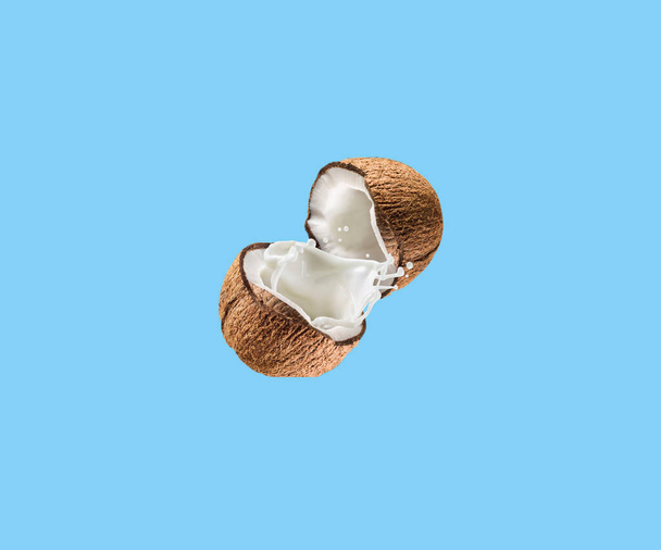 Coco sobre fondo azul. Las dos mitades del coco están en el centro de la imagen. Fruta sana - Foto, Imagen