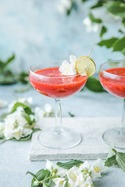 Strawberry daiquiri with a lime slice - Photo, Image