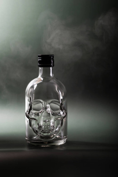 empty glass bottle in the shape of a human skull - Foto, Imagem