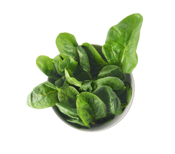 Ciotola con foglie di spinaci freschi su sfondo bianco - Foto, immagini