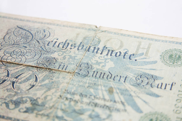 Ročník bankovky z roku 1908, detail 100 německých marek - Německá říše. - Fotografie, Obrázek
