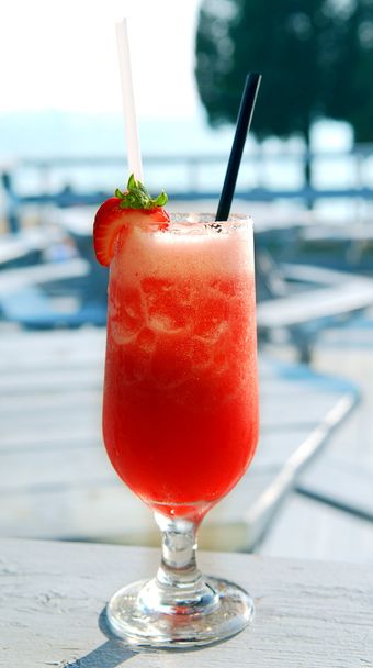 Strawberry daiquiri cocktail served in a cold glass on a patio - Zdjęcie, obraz