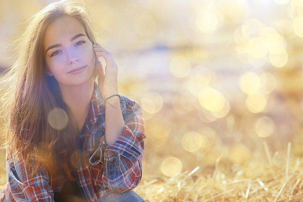 summer sunny portrait of a happy girl, female happiness sun glare straw field country style - Foto, imagen